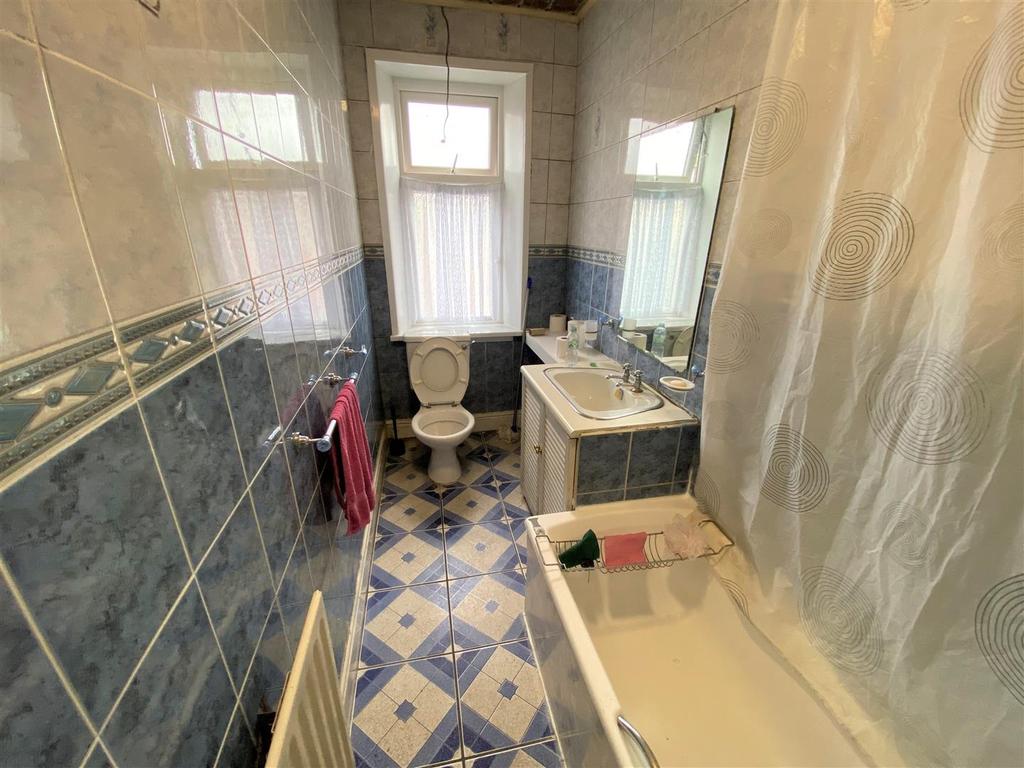 Thornton Road, Bradford 1 bed in a house share £425 pcm (£98 pw)