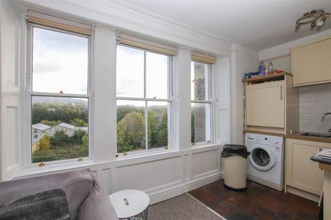 1 bedroom flat for sale - Kensington Place, Second Floor Flat, Bath