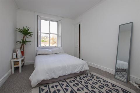 1 bedroom flat for sale - Kensington Place, Second Floor Flat, Bath
