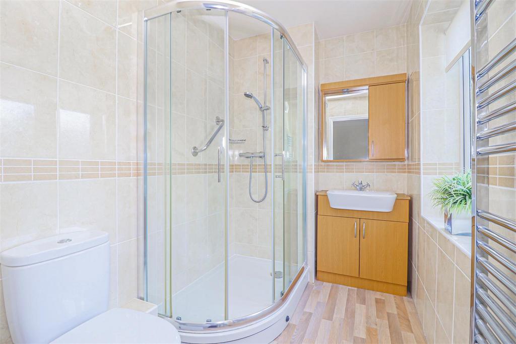 En suite to bedroom one