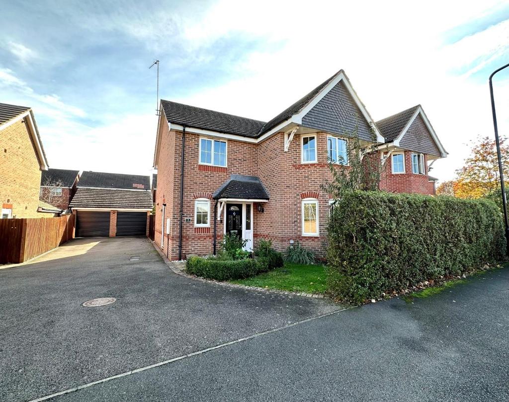 Lark Lane, Grange Park, Northampton NN4 4 bed detached house £460,000
