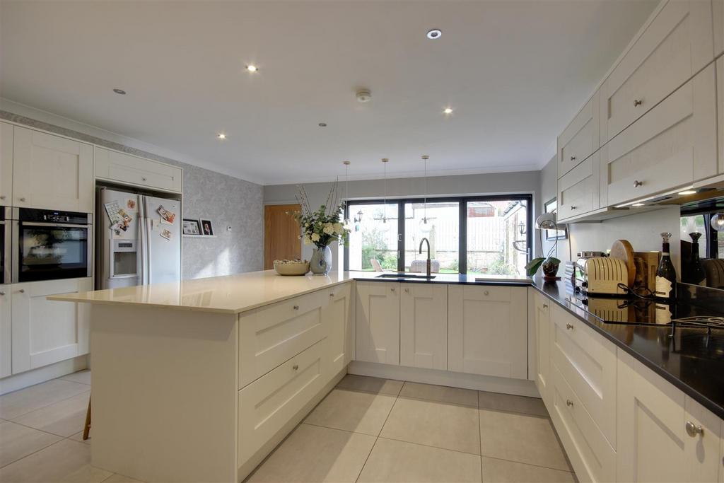 Kitchen/Dining