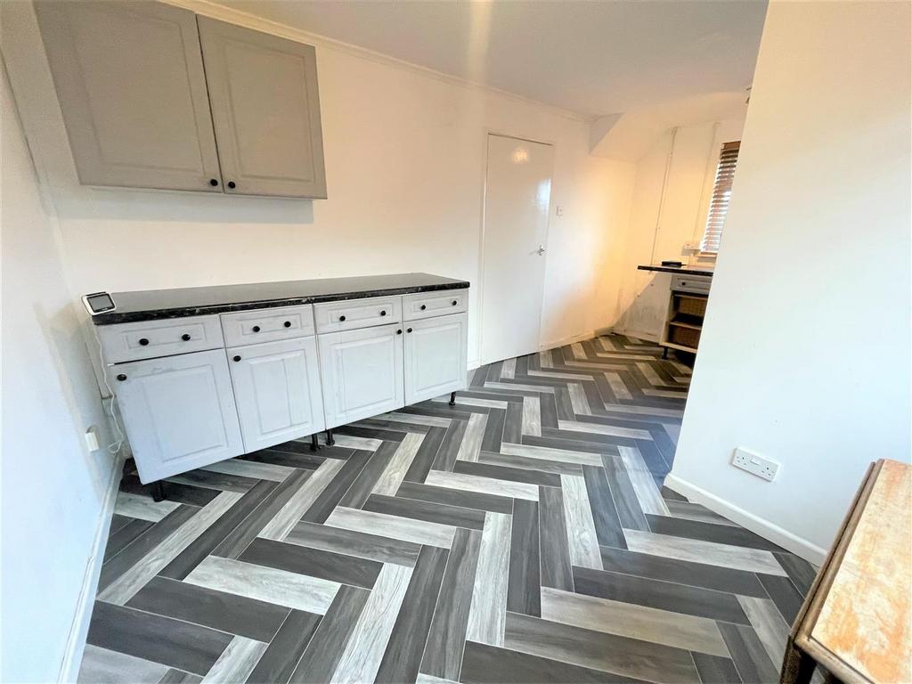 Kitchen 2.JPG