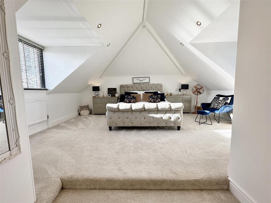 Principal bedroom