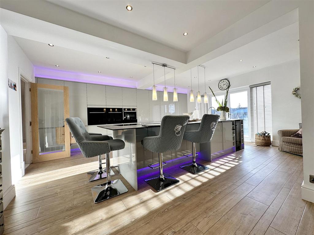 Dining kitchen