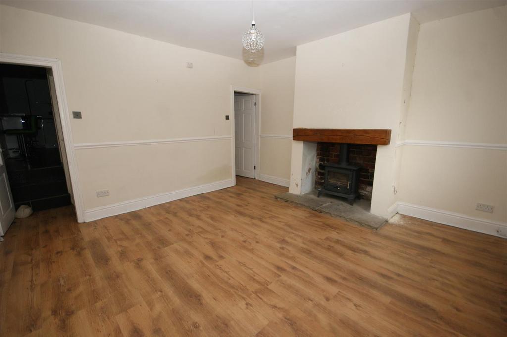 Mill Hill Lane, Brighouse 3 bed end of terrace house £110,000