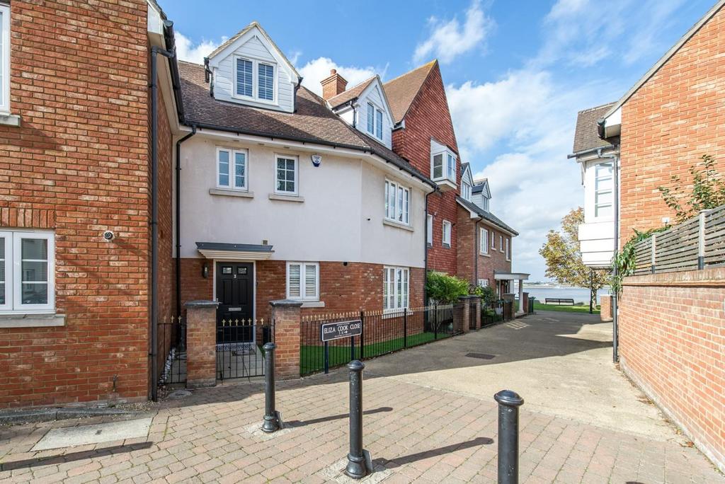 Ingress Park, Greenhithe 3 bed terraced house for sale £425,000