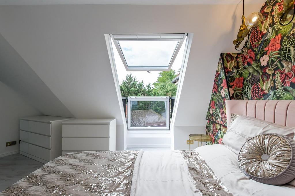 Ingress Park, Greenhithe 3 bed terraced house for sale £425,000
