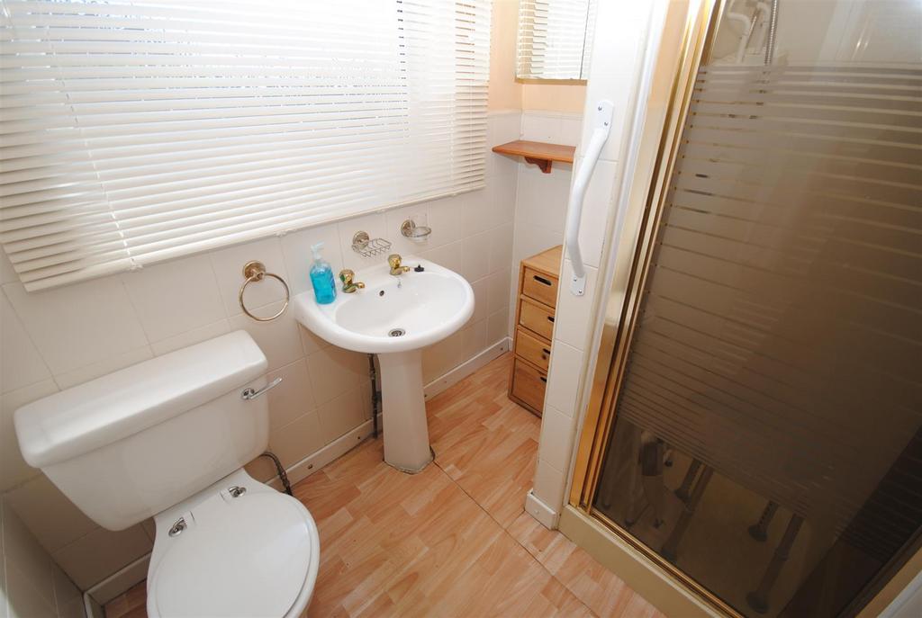 6ascotroadshowerroom.JPG