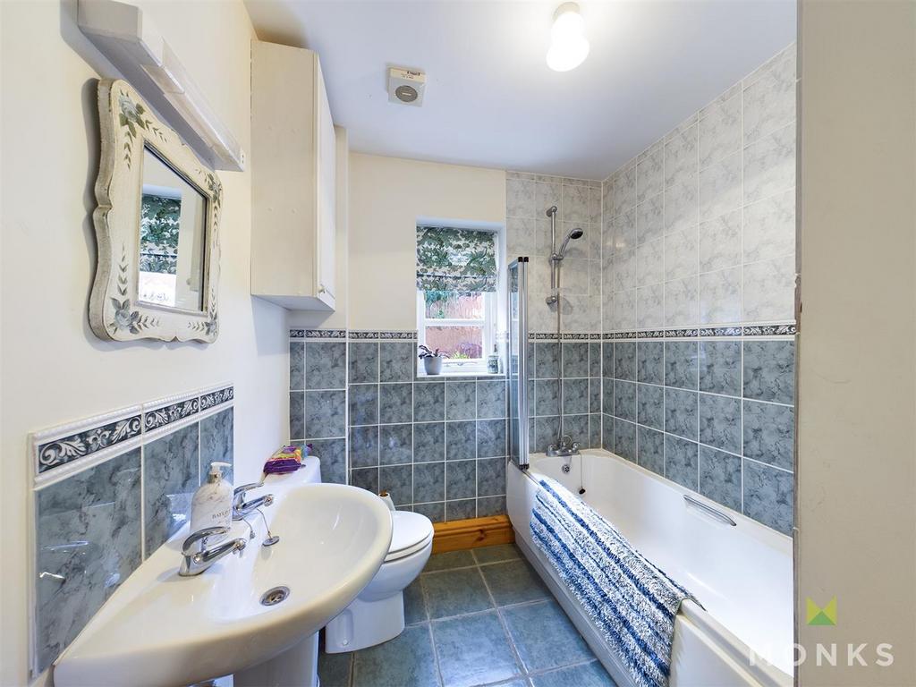 BATHROOM .jpg