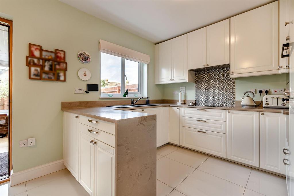 Albion Drive, Larkfield, ME20 6FG 4 bed detached house for sale £525,000