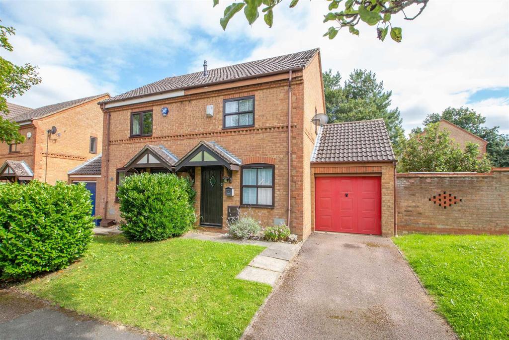 Pickering Drive, Emerson Valley 2 bed semidetached house £1,150 pcm