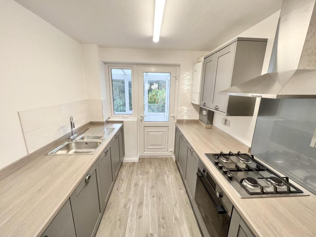 Myton Drive, Shirley, Solihull 2 bed flat £900 pcm (£208 pw)