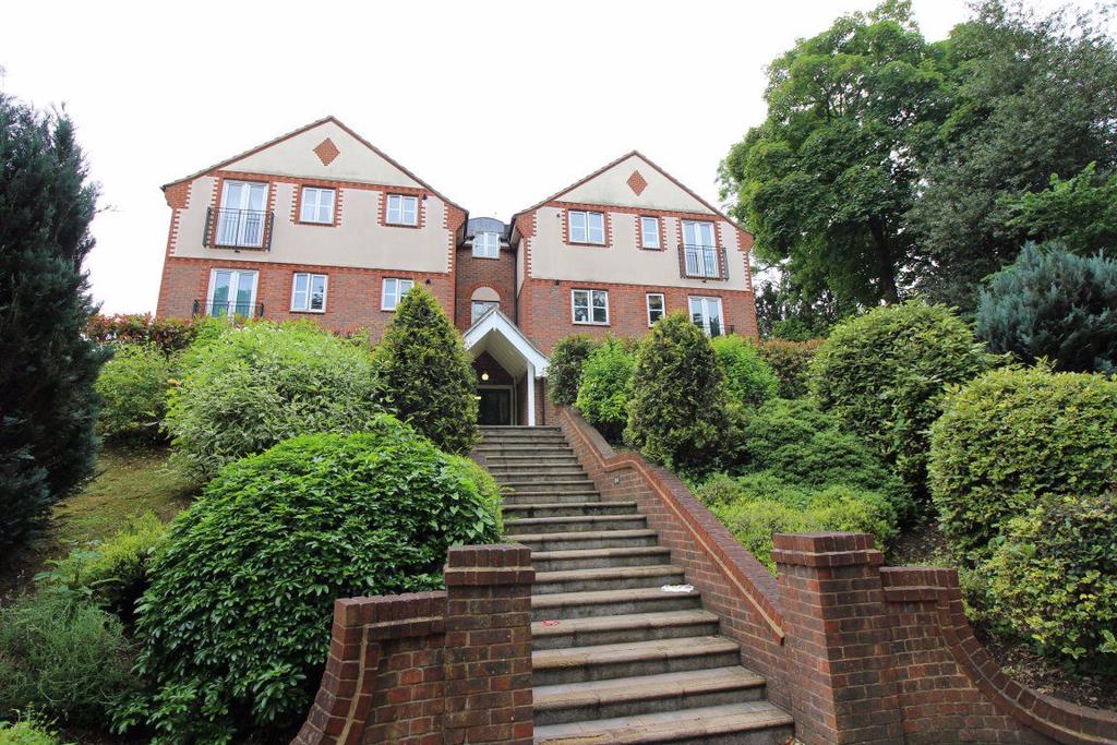 Eastbury Road, Oxhey 2 bed flat £1,500 pcm (£346 pw)
