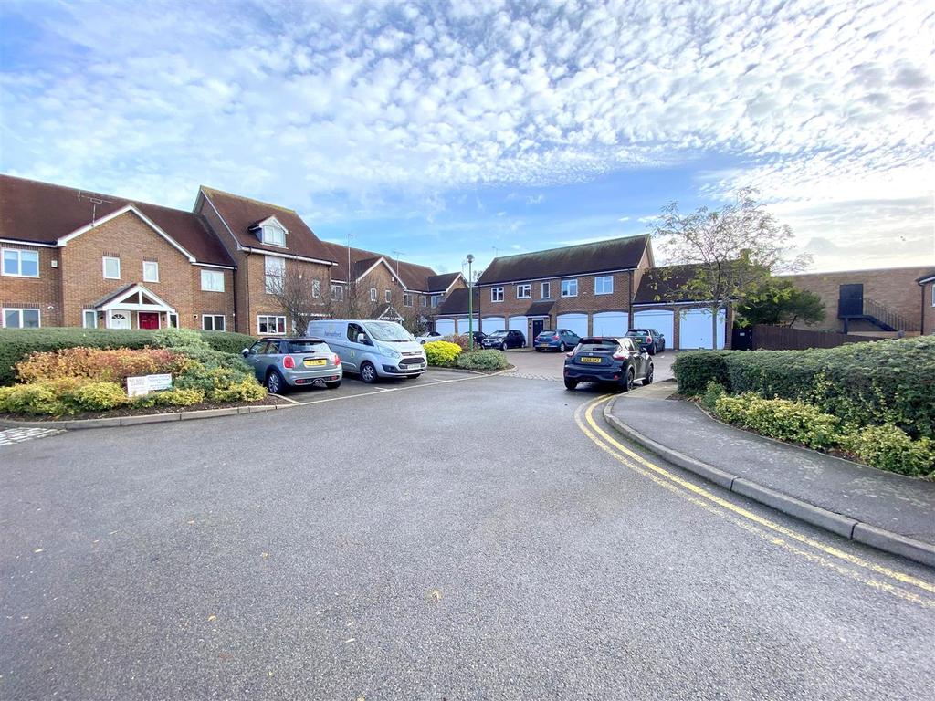 Kennedy Close, London Colney, St. Albans 1 bed £275,000