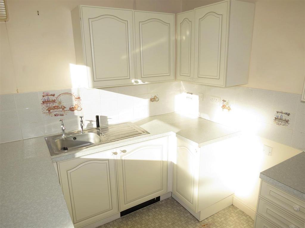 29 Manor Crest - Kitchen.JPG