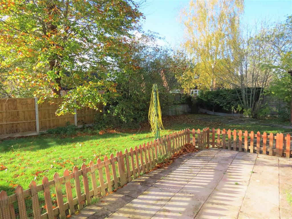 29 Manor Crest - Rear 1.JPG
