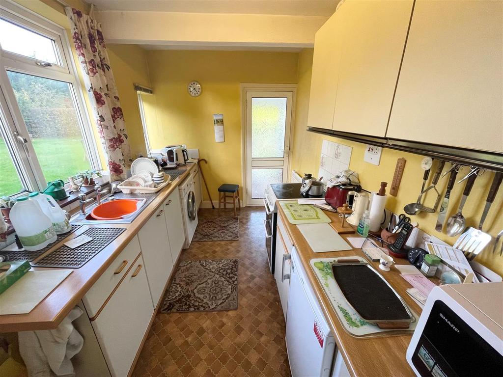 Windermere Road, Gloucester 3 bed detached house £350,000