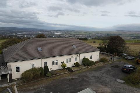 3 bedroom farm house for sale - Crown Point Road, Burnley
