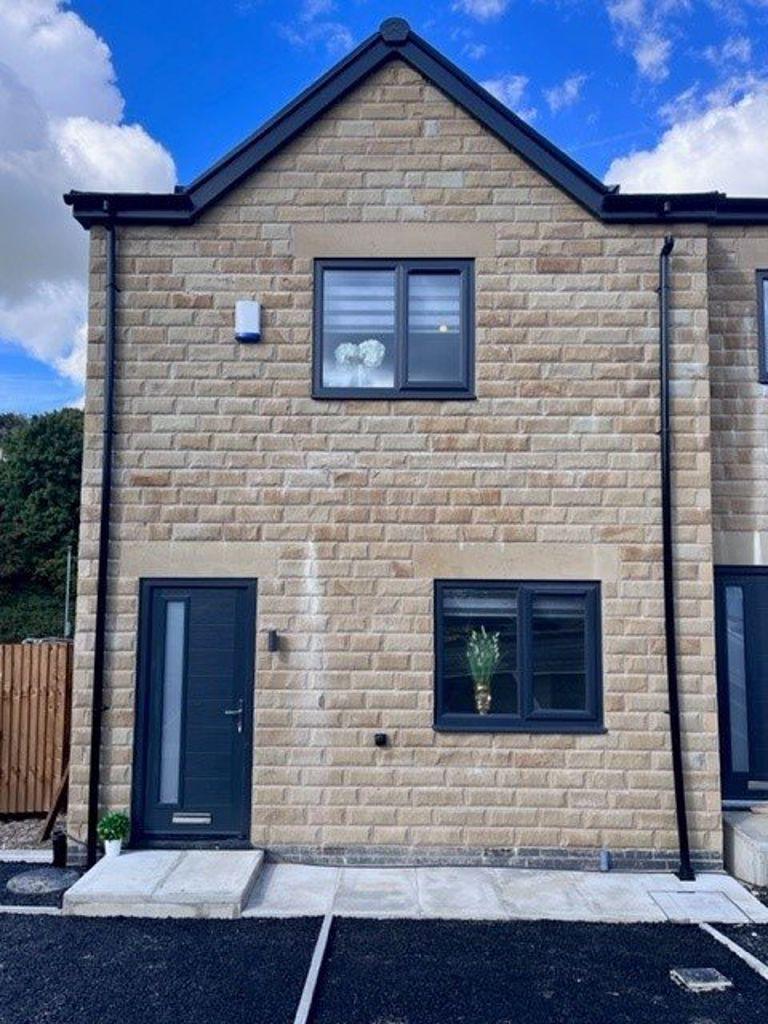 3 Vale street, Bacup OL13 9EP 3 bed semidetached house £1,050 pcm (£