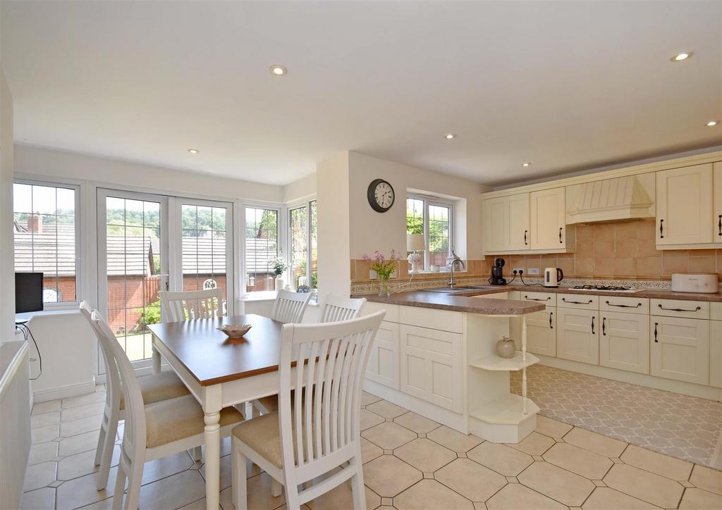 13 Brook Hollow, Bridgnorth 5 bed detached house £650,000