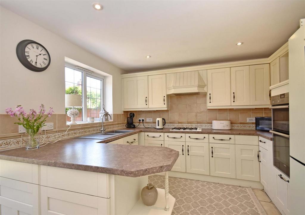 13 Brook Hollow, Bridgnorth 5 bed detached house £650,000