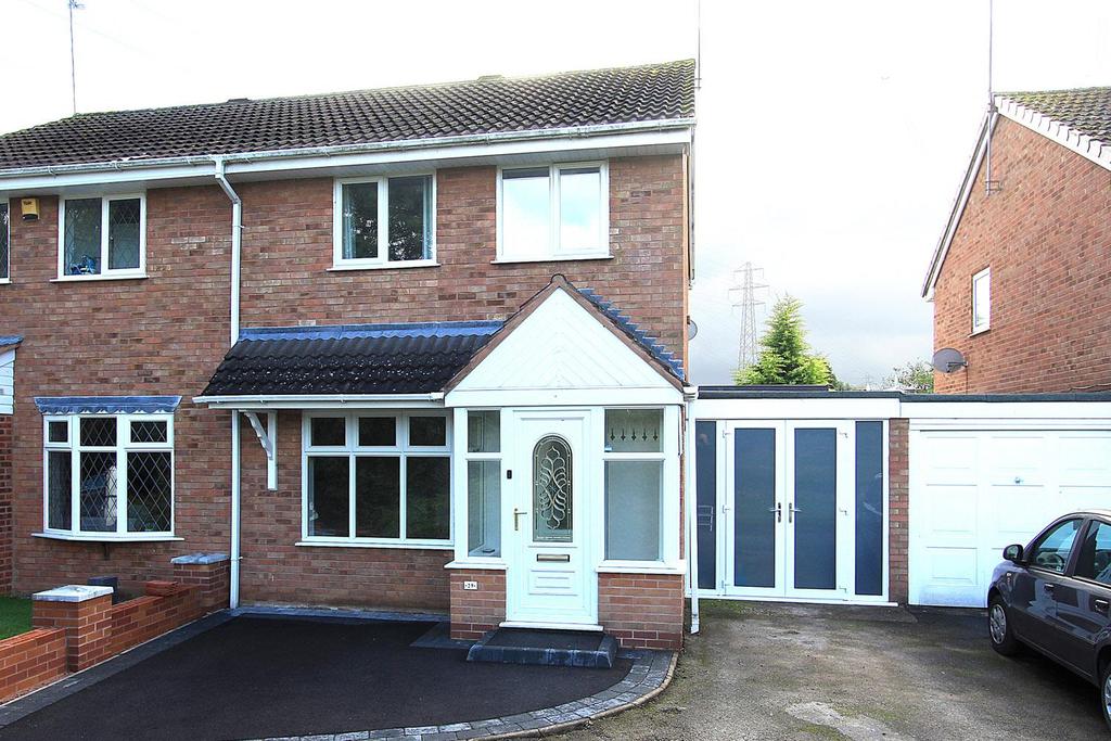 WOMBOURNE, Stoneybrook Leys 3 bed semidetached house £975 pcm (£225 pw)