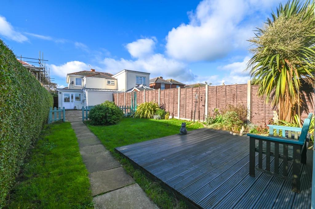 Alfred Road, Sandown 3 bed semidetached house for sale £275,000