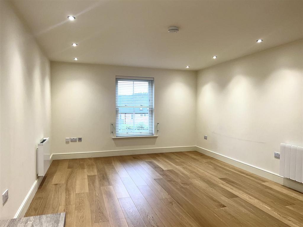 Roman Corner, Towcester 2 bed apartment to rent £775 pcm (£179 pw)