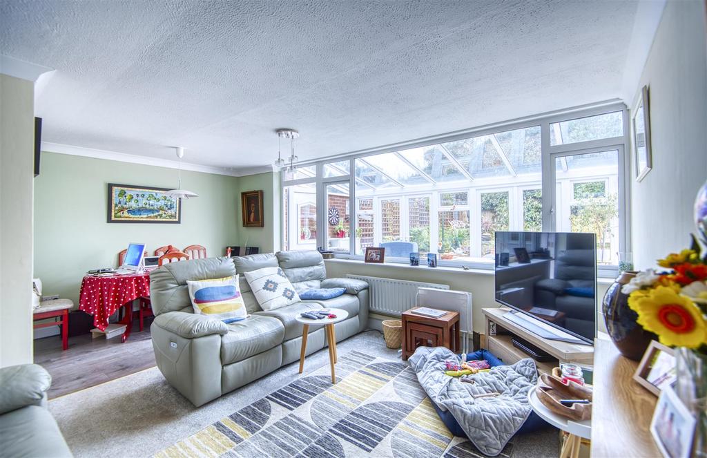 Gilbert Road, Lichfield 3 bed end of terrace house £235,000