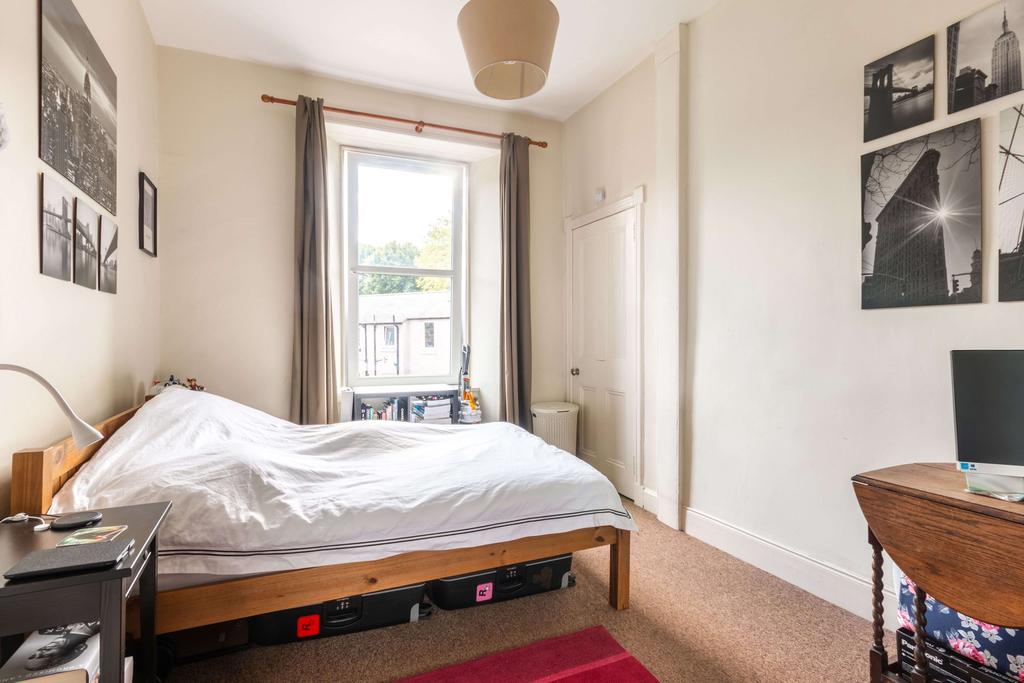 Meadowbank Crescent Edinburgh EH8 7AJ United Kingdom 1 bed flat £795