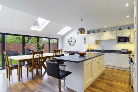 1 Dovecote, Haddenham, Aylesbury, HP17 8BP