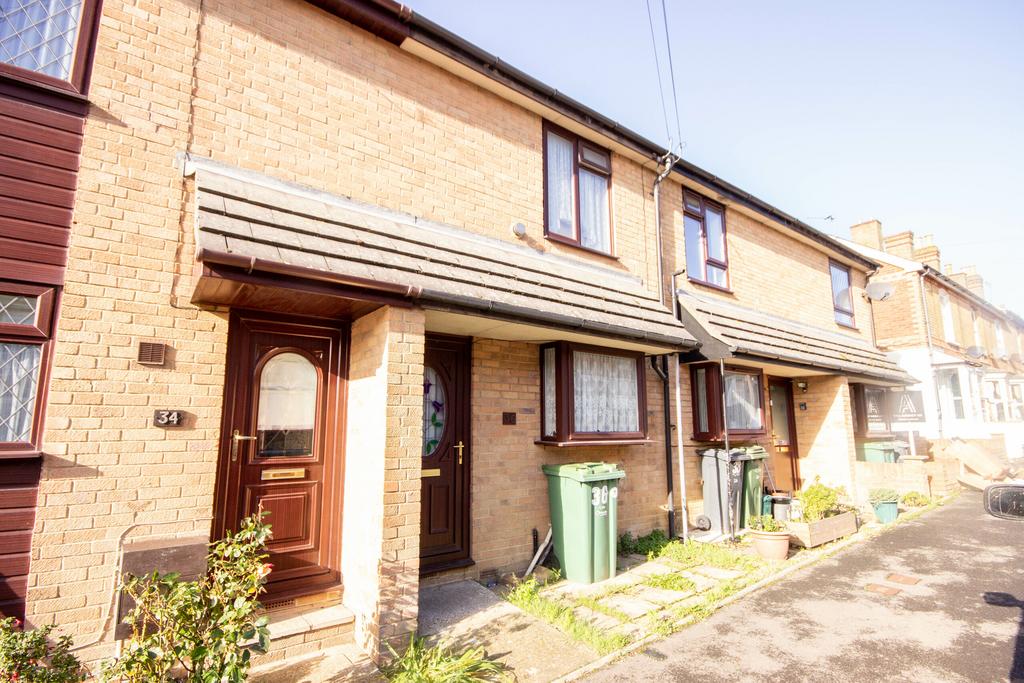 Kings Road, East Cowes 2 bed terraced house £170,000