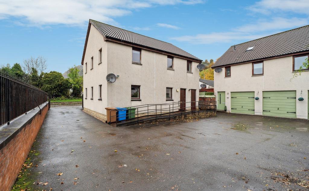 Brook St, Menstrie, Clackmannanshire... 3 bed apartment £99,995