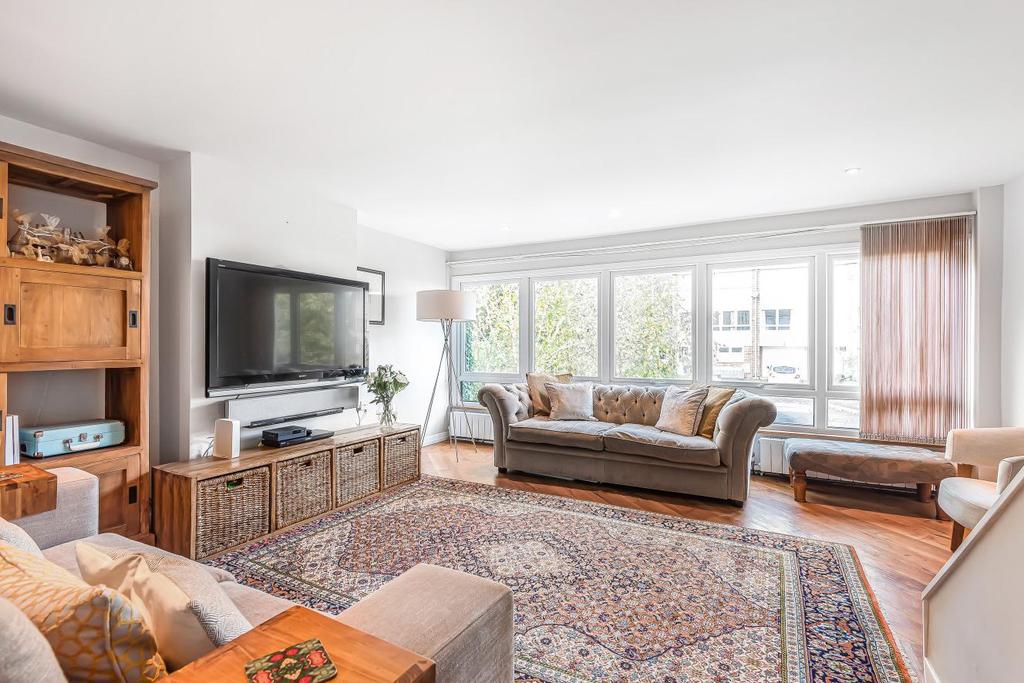 Mead Way, Bromley 3 bed end of terrace house £600,000