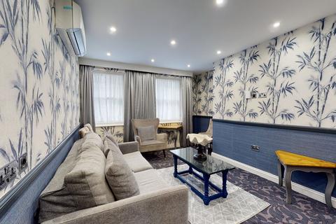 4 bedroom flat to rent - Welbeck Street