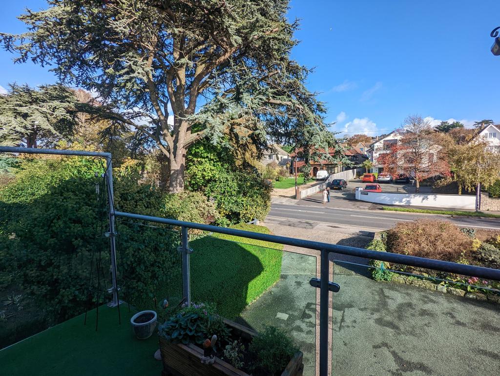 Preston Road, Weymouth 2 bed apartment £275,000