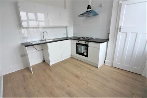 2 bedroom flat to rent, Gallants Farm Road, East Barnet EN4 8EL