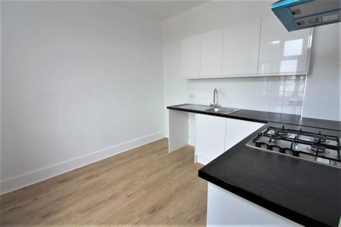 2 bedroom flat to rent, Gallants Farm Road, East Barnet EN4 8EL