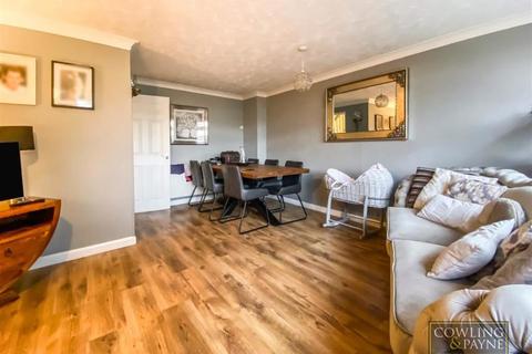 3 bedroom maisonette for sale - Brook Drive, Wickford, Essex, SS12 9EQ