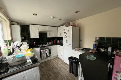 6 bedroom semi-detached house to rent - MANCHESTER, M14
