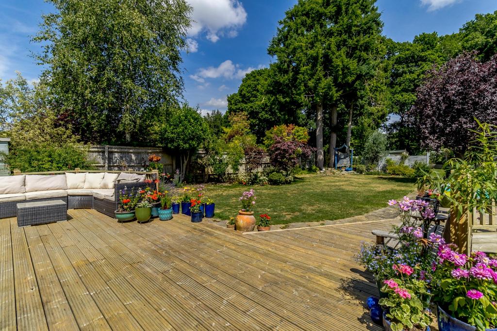 Longfield Drive, Amersham 6 bed detached house £1,695,000