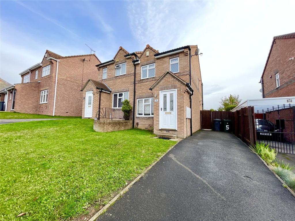 Poplar Grove, Lundwood, Barnsley, S71 2 bed semidetached house £600 pcm (£138 pw)