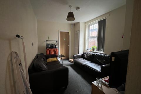 5 bedroom end of terrace house to rent - Furness Road, M14 6LY