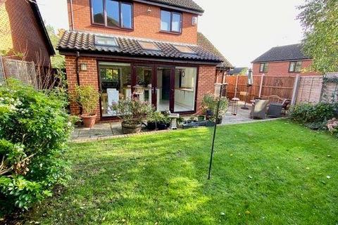 11 Windmill Field, Windlesham, GU20 6QD