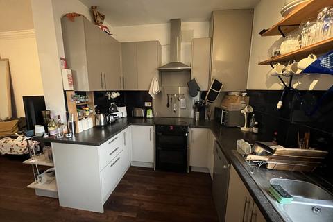 6 bedroom end of terrace house to rent - Rippingham Road, M20 4EX