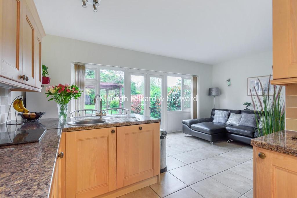 The Mead, West Wickham 3 bed semidetached house £800,000