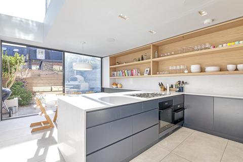 29 Waterlow Road, London, N19 5NJ