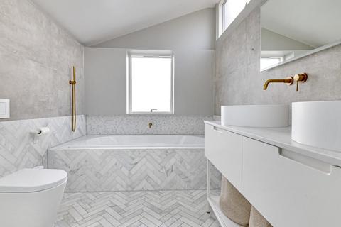 29 Waterlow Road, London, N19 5NJ