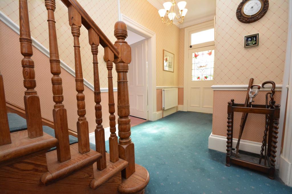 Learmonth Street, Falkirk, Stirlingshire, FK1 5AG 4 bed semidetached